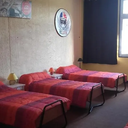 Leclosdipontine Dortoir Des Demoiselles Bed and breakfast *