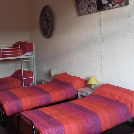 Leclosdipontine Dortoir Des Demoiselles Bed and breakfast Pontgibaud