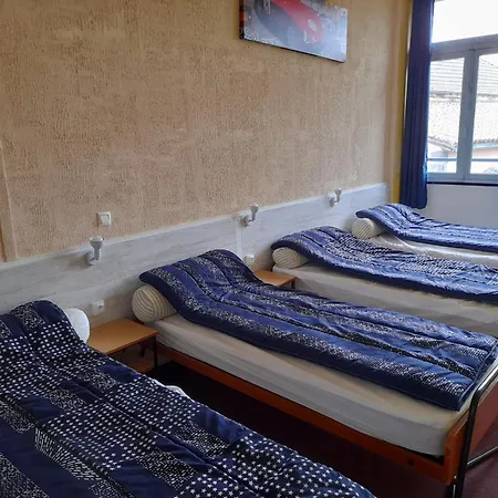 Leclosdipontine Dortoir Des Demoiselles Bed and breakfast Pontgibaud