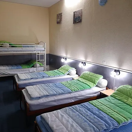 Leclosdipontine Dortoir Des Demoiselles Bed and breakfast