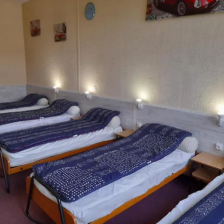 Leclosdipontine Dortoir Des Demoiselles Bed and breakfast Pontgibaud